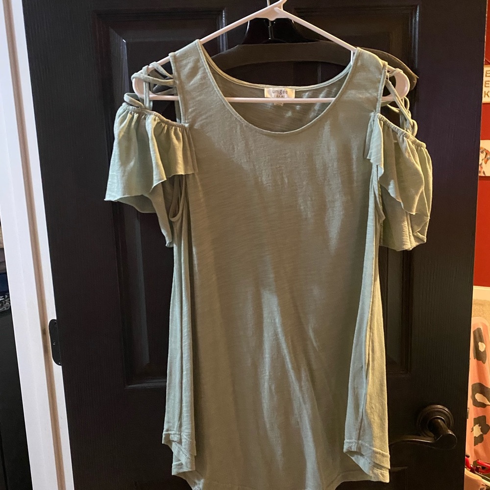 Cold shoulder top